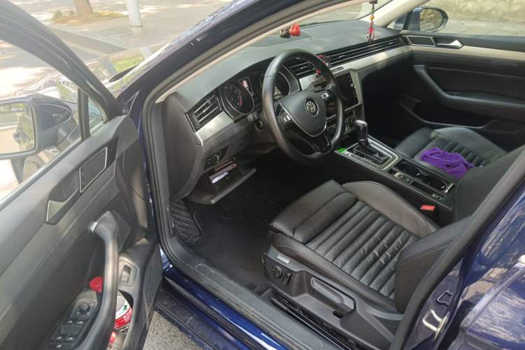 Used Volkswagen Variant 2018 380TSI Two-Wheel Drive Comfort Edition Driver Seat