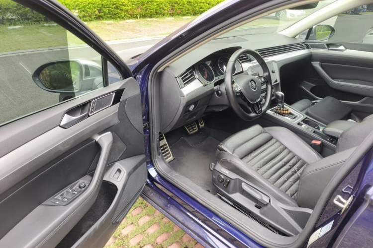 Used Volkswagen Variant 2018 380TSI Two-Wheel Drive Comfort Edition Driver Seat