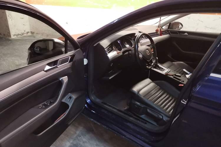 Used Volkswagen Variant 2018 380TSI Two-Wheel Drive Comfort Edition Driver Seat