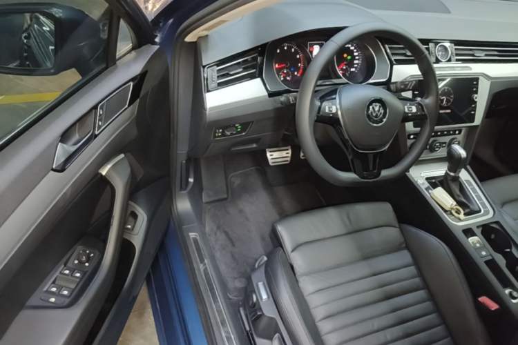 Used Volkswagen Variant 2018 380TSI Two-Wheel Drive Comfort Edition Driver Seat