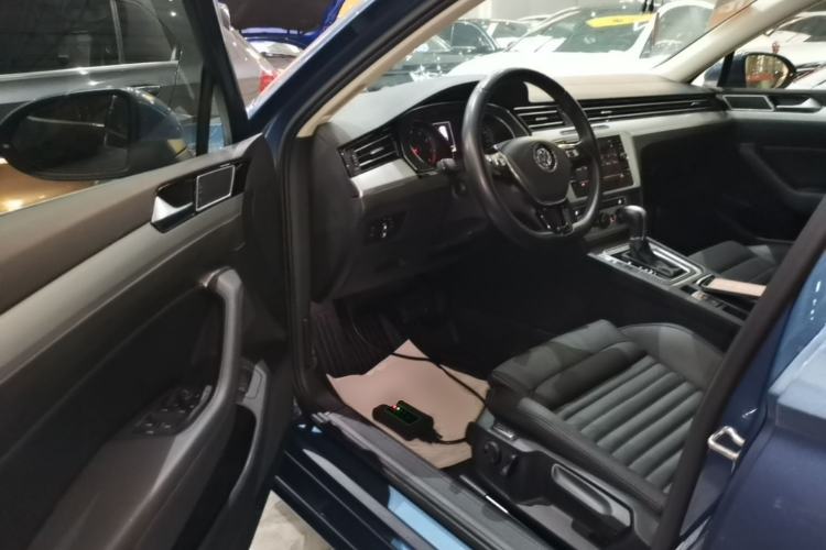 Used Volkswagen Variant 2018 380TSI Two-Wheel Drive Comfort Edition Driver Seat