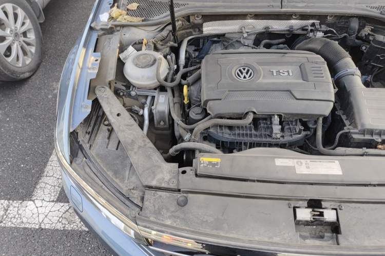 Used Volkswagen Variant 2018 380TSI Four-Wheel Drive Trail Edition Engine Bay Right