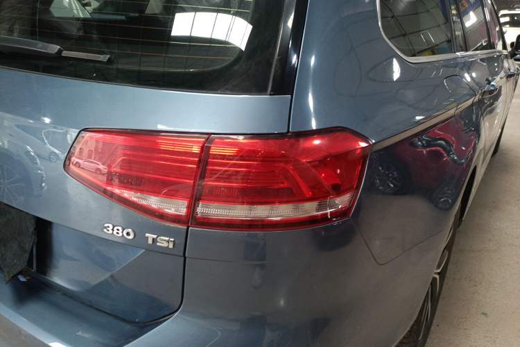 Used Volkswagen Variant 2018 380TSI Two-Wheel Drive Comfort Edition Exterior 2
