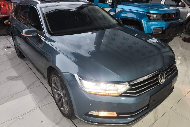 Used Volkswagen Variant 2018 380TSI Two-Wheel Drive Comfort Edition Exterior 2