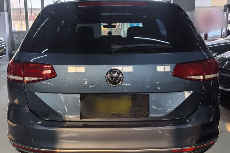 Used Volkswagen Variant 2018 380TSI Two-Wheel Drive Comfort Edition Exterior 2