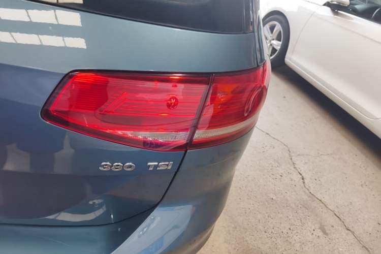 Used Volkswagen Variant 2018 380TSI Two-Wheel Drive Comfort Edition Exterior 2