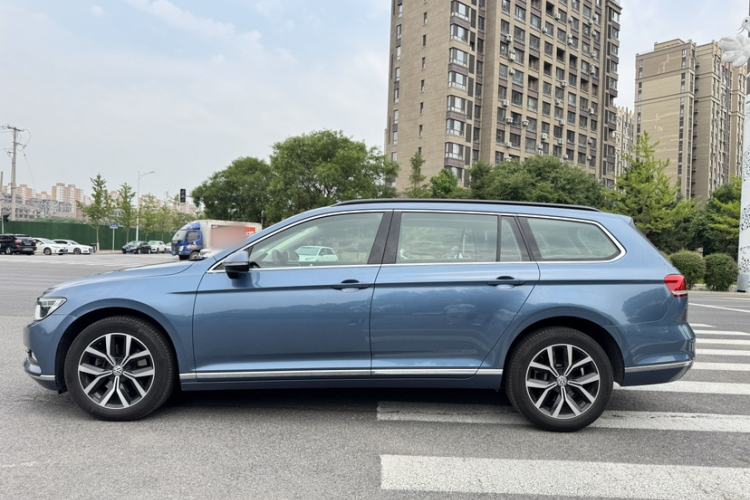 Used Volkswagen Variant 2018 380TSI Two-Wheel Drive Comfort Edition Exterior 3