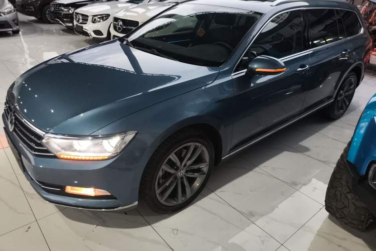 Used Volkswagen Variant 2018 380TSI Two-Wheel Drive Comfort Edition Exterior 3