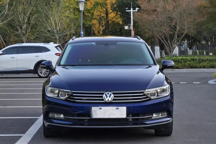 Used Volkswagen Variant 2018 380TSI Two-Wheel Drive Comfort Edition Exterior 3