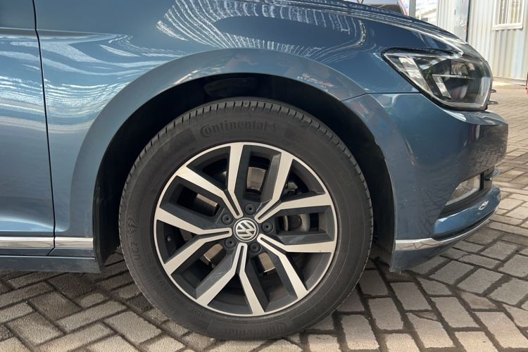 Used Volkswagen Variant 2018 380TSI Two-Wheel Drive Comfort Edition Exterior 4