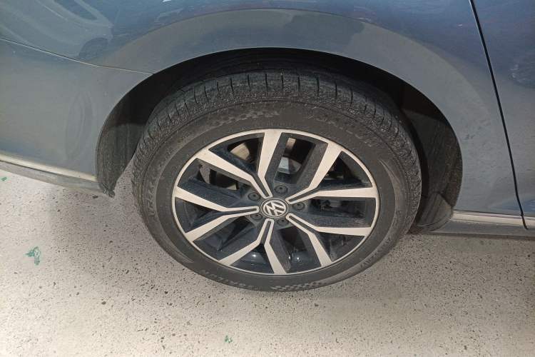 Used Volkswagen Variant 2018 380TSI Two-Wheel Drive Comfort Edition Exterior 4