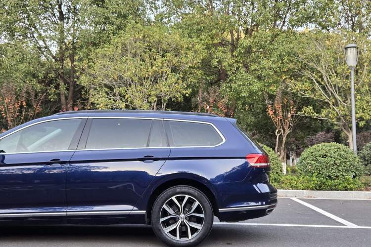 Used Volkswagen Variant 2018 380TSI Two-Wheel Drive Comfort Edition Exterior 5
