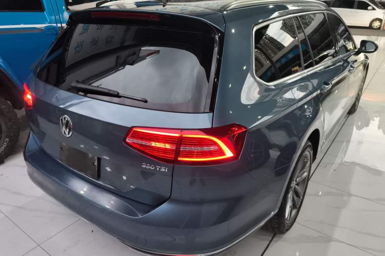 Used Volkswagen Variant 2018 380TSI Two-Wheel Drive Comfort Edition Exterior 5