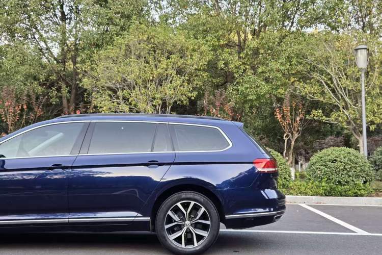 Used Volkswagen Variant 2018 380TSI Two-Wheel Drive Comfort Edition Exterior 5