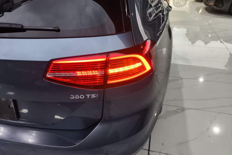 Used Volkswagen Variant 2018 380TSI Two-Wheel Drive Comfort Edition Exterior 6
