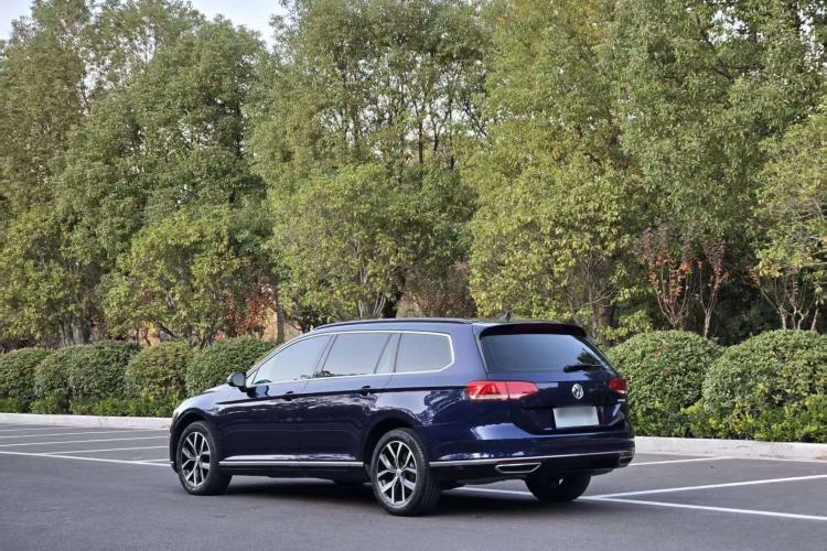 Used Volkswagen Variant 2018 380TSI Two-Wheel Drive Comfort Edition Exterior 6