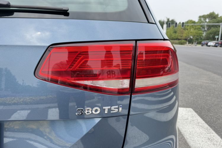 Used Volkswagen Variant 2018 380TSI Two-Wheel Drive Comfort Edition Exterior 7