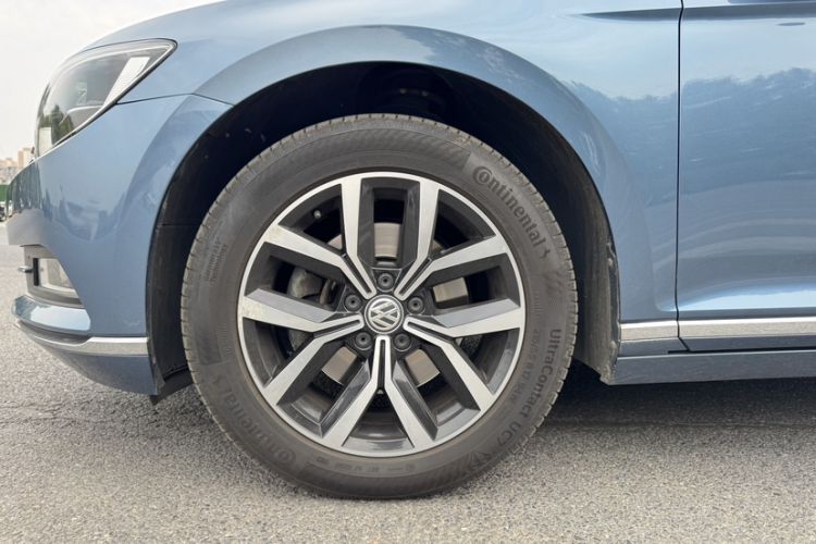 Used Volkswagen Variant 2018 380TSI Two-Wheel Drive Comfort Edition Exterior 8
