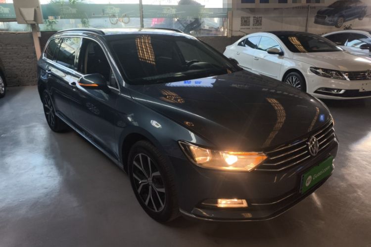Used Volkswagen Variant 2018 380TSI Two-Wheel Drive Comfort Edition Front Right 45 Deg