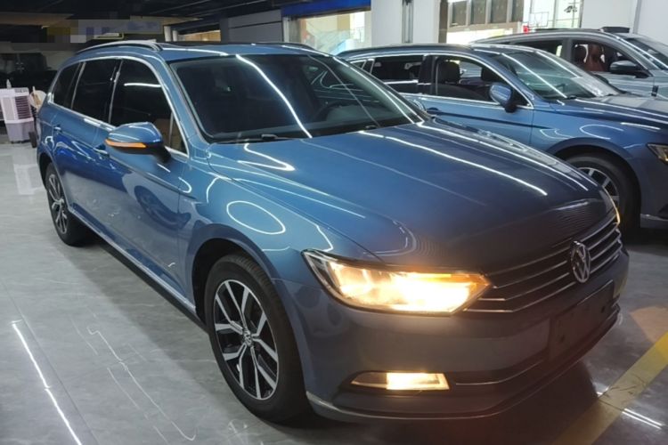 Used Volkswagen Variant 2018 380TSI Two-Wheel Drive Comfort Edition Front Right 45 Deg