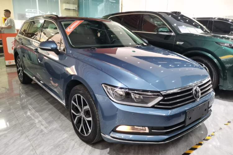 Used Volkswagen Variant 2018 380TSI Two-Wheel Drive Comfort Edition Front Right 45 Deg