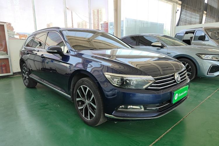 Used Volkswagen Variant 2018 380TSI Two-Wheel Drive Comfort Edition Front Right 45 Deg