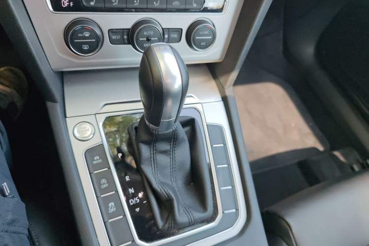 Used Volkswagen Variant 2018 380TSI Two-Wheel Drive Comfort Edition Gear Lever