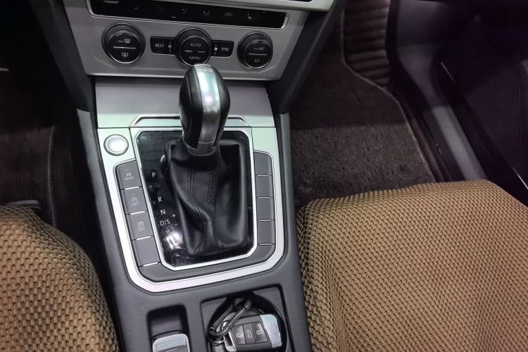 Used Volkswagen Variant 2018 380TSI Two-Wheel Drive Comfort Edition Gear Lever