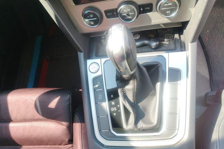 Used Volkswagen Variant 2018 380TSI Two-Wheel Drive Comfort Edition Gear Lever