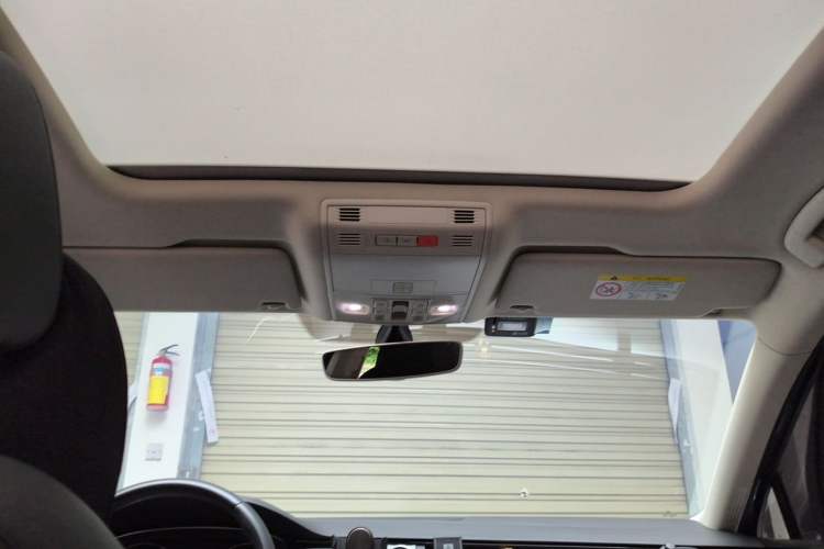 Used Volkswagen Variant 2018 380TSI Two-Wheel Drive Comfort Edition Headliner
