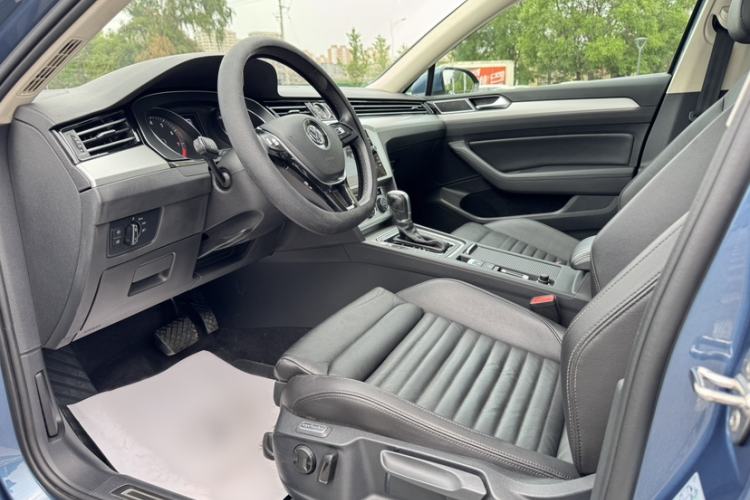 Used Volkswagen Variant 2018 380TSI Two-Wheel Drive Comfort Edition Interior 1