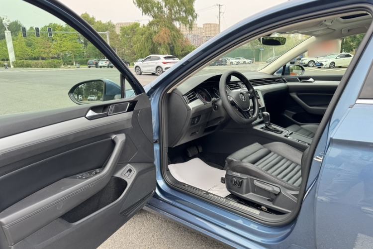 Used Volkswagen Variant 2018 380TSI Two-Wheel Drive Comfort Edition Interior 2