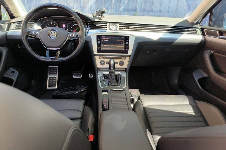 Used Volkswagen Variant 2018 380TSI Two-Wheel Drive Comfort Edition Interior 2