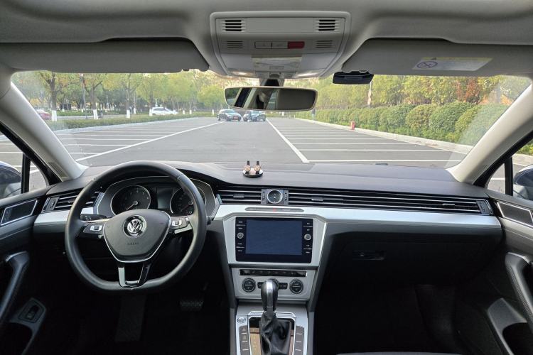 Used Volkswagen Variant 2018 380TSI Two-Wheel Drive Comfort Edition Interior 2