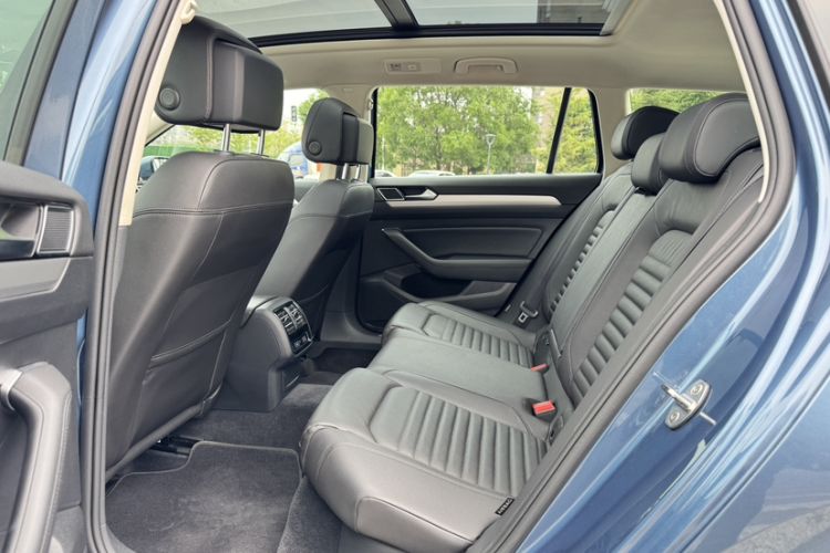 Used Volkswagen Variant 2018 380TSI Two-Wheel Drive Comfort Edition Interior 3