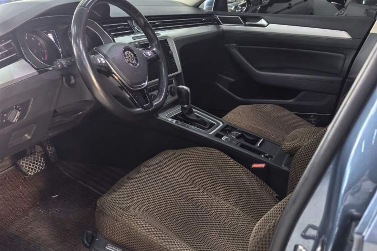 Used Volkswagen Variant 2018 380TSI Two-Wheel Drive Comfort Edition Interior 3