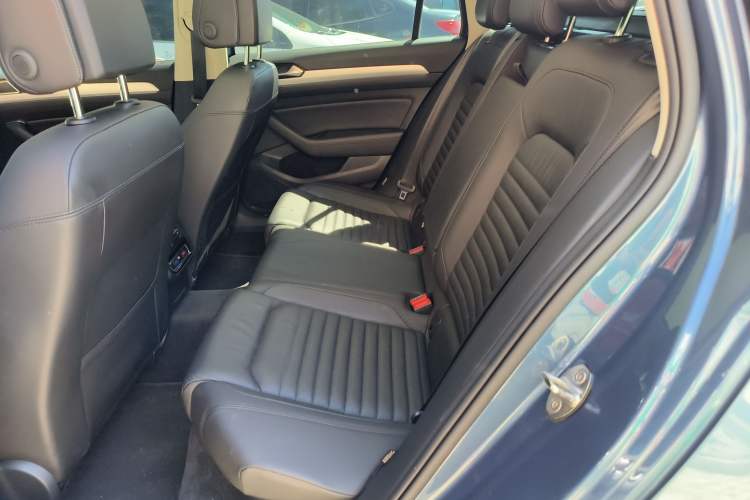 Used Volkswagen Variant 2018 380TSI Two-Wheel Drive Comfort Edition Interior 4