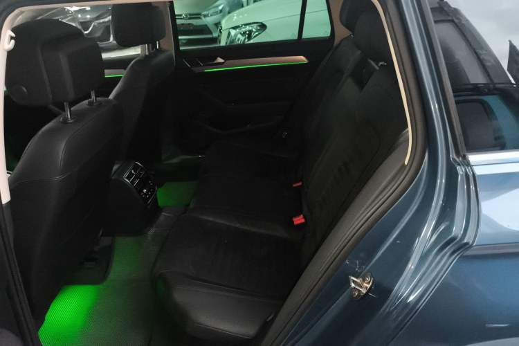Used Volkswagen Variant 2018 380TSI Two-Wheel Drive Comfort Edition Interior 4