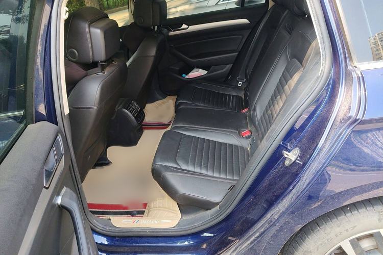 Used Volkswagen Variant 2018 380TSI Two-Wheel Drive Comfort Edition Interior 4