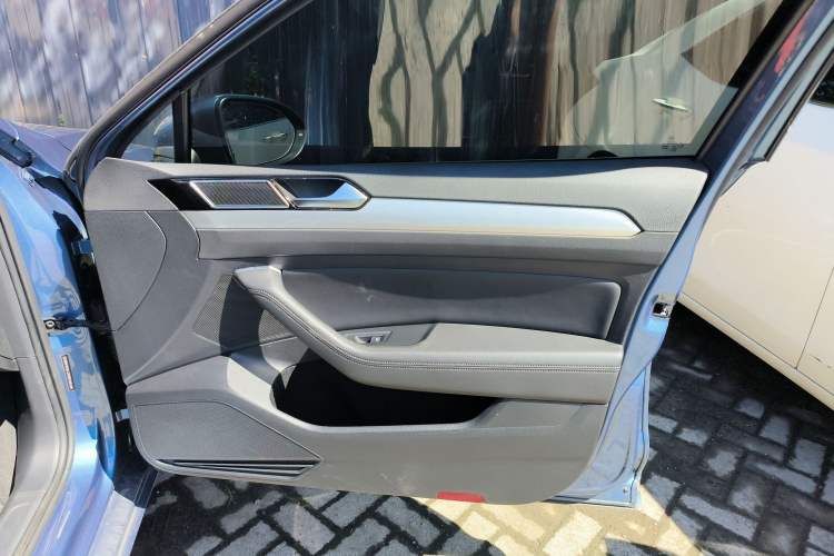 Used Volkswagen Variant 2018 380TSI Two-Wheel Drive Comfort Edition Interior 5