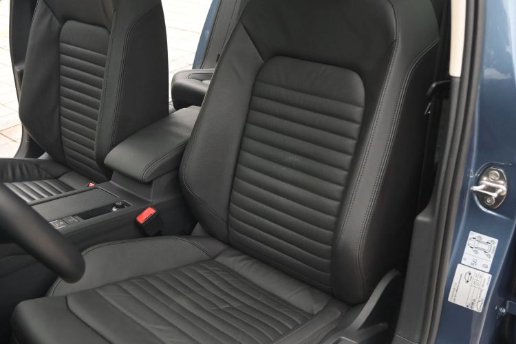 Used Volkswagen Variant 2018 380TSI Two-Wheel Drive Comfort Edition Interior 5