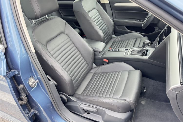 Used Volkswagen Variant 2018 380TSI Two-Wheel Drive Comfort Edition Interior 6