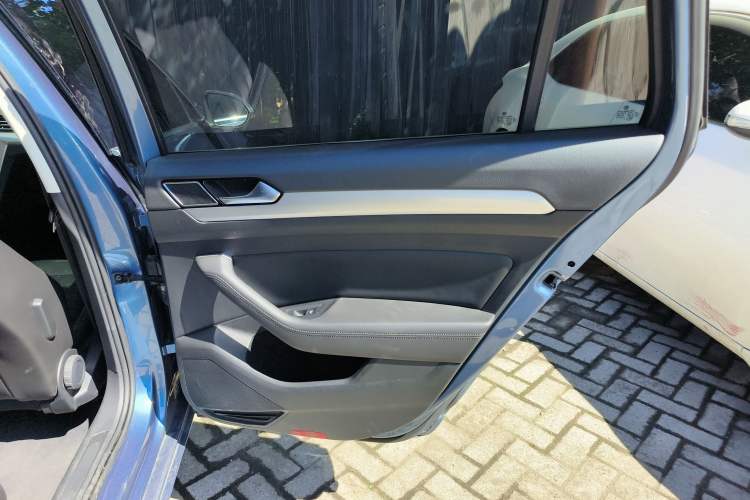 Used Volkswagen Variant 2018 380TSI Two-Wheel Drive Comfort Edition Interior 6