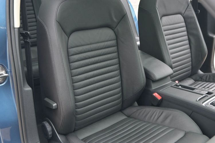 Used Volkswagen Variant 2018 380TSI Two-Wheel Drive Comfort Edition Interior 7