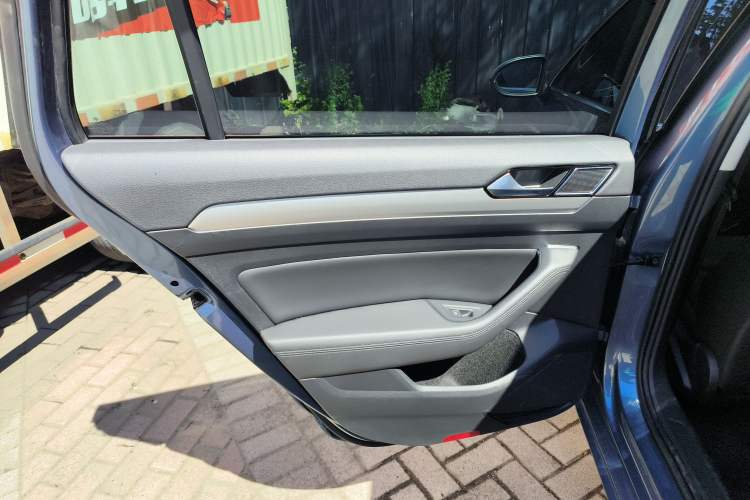 Used Volkswagen Variant 2018 380TSI Two-Wheel Drive Comfort Edition Interior 8
