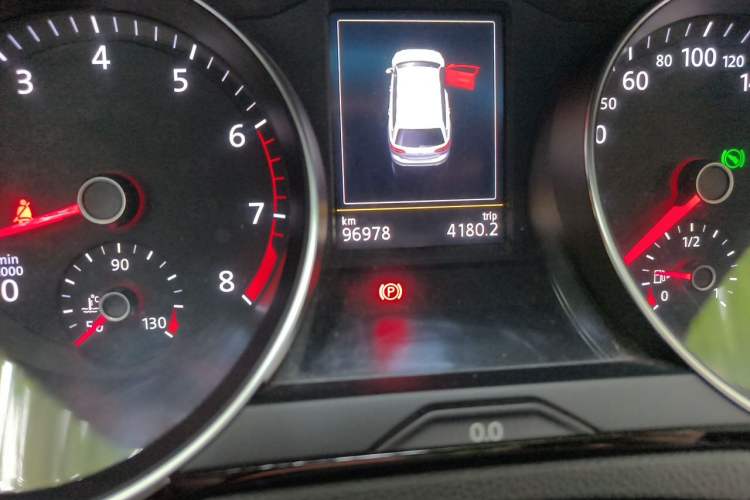 Used Volkswagen Variant 2018 380TSI Two-Wheel Drive Comfort Edition Odometer Close Up