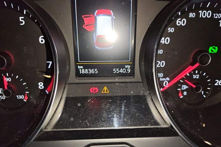 Used Volkswagen Variant 2018 380TSI Two-Wheel Drive Comfort Edition Odometer Close Up