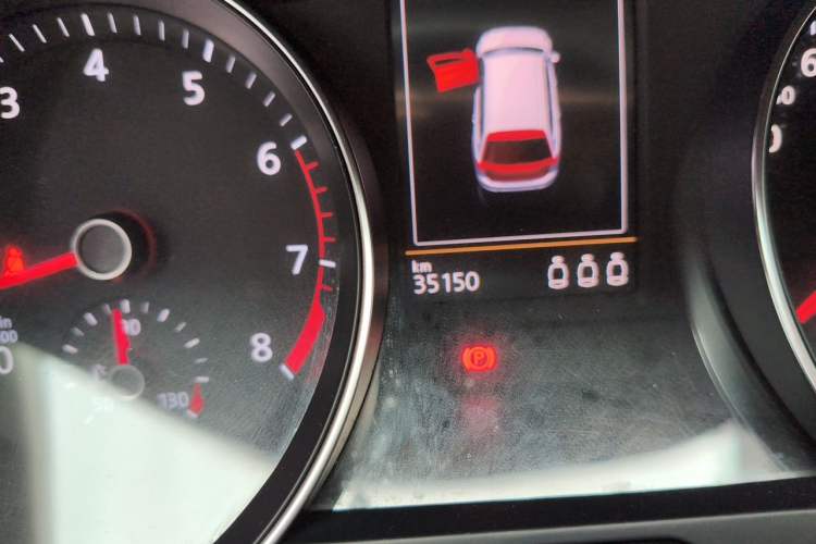 Used Volkswagen Variant 2018 380TSI Two-Wheel Drive Comfort Edition Odometer Close Up