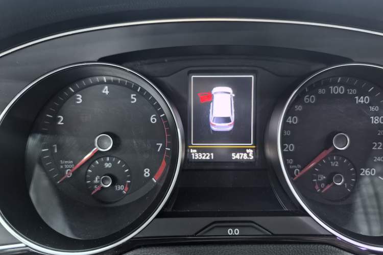 Used Volkswagen Variant 2018 380TSI Two-Wheel Drive Comfort Edition Odometer Close Up