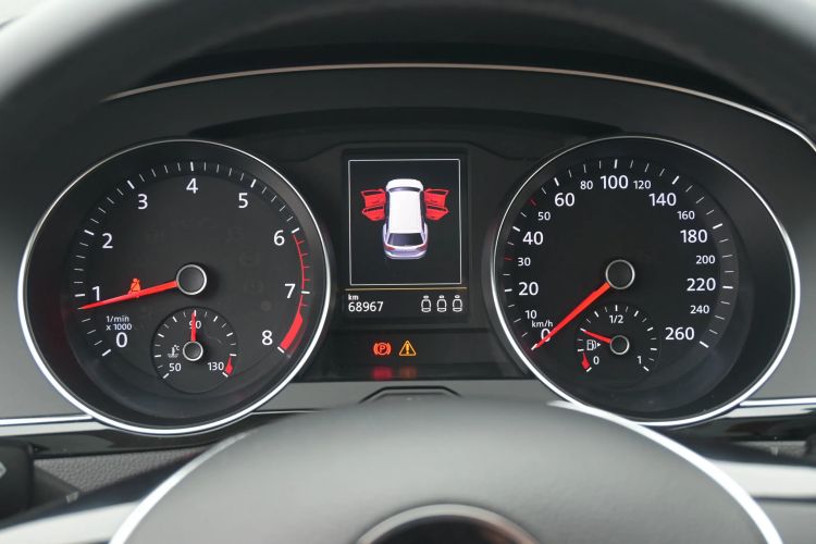 Used Volkswagen Variant 2018 380TSI Two-Wheel Drive Comfort Edition Odometer Close Up